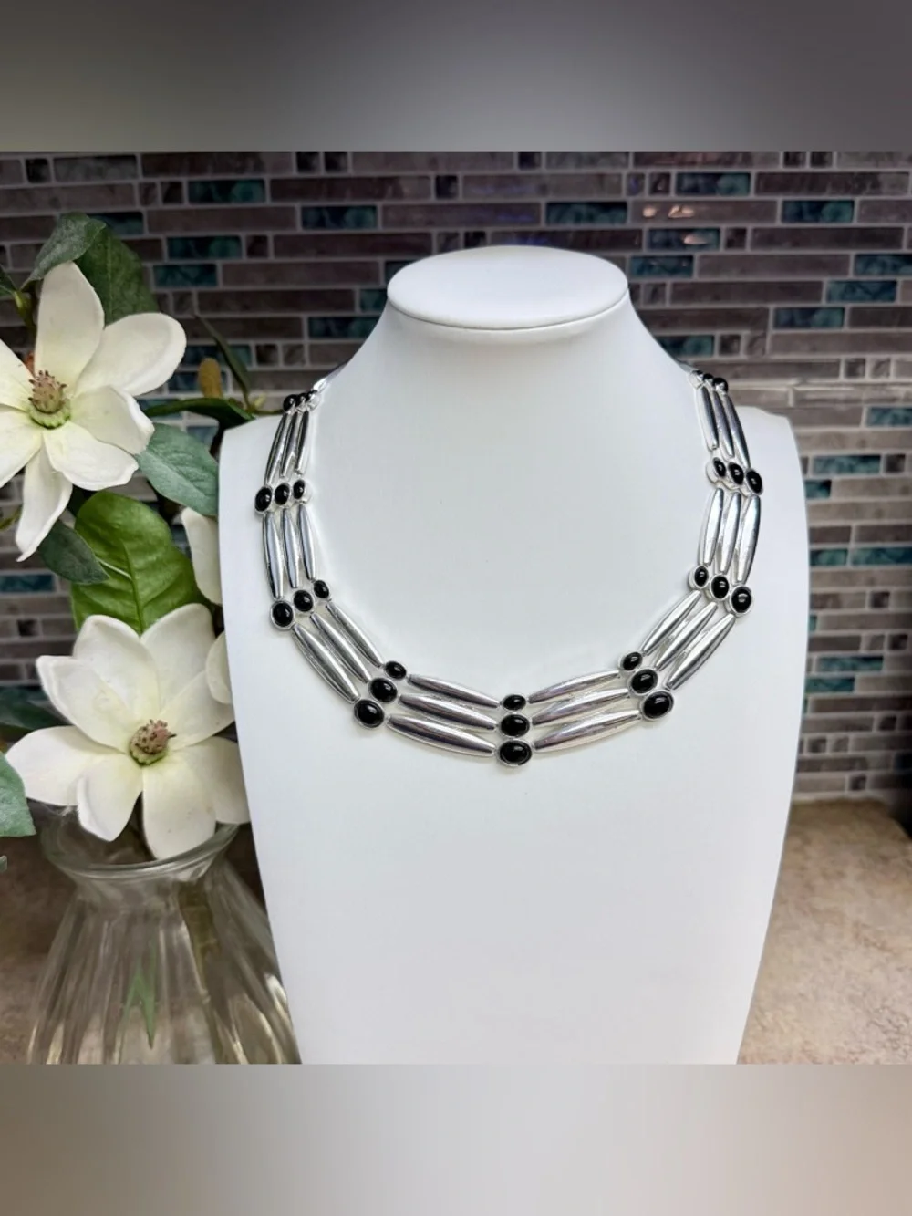 Vintage Liz Claiborne silver necklace